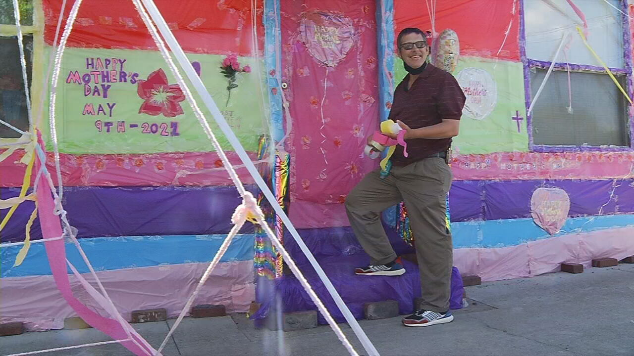 New Albany man decorates his home in honor of mothers who died from COVID-19